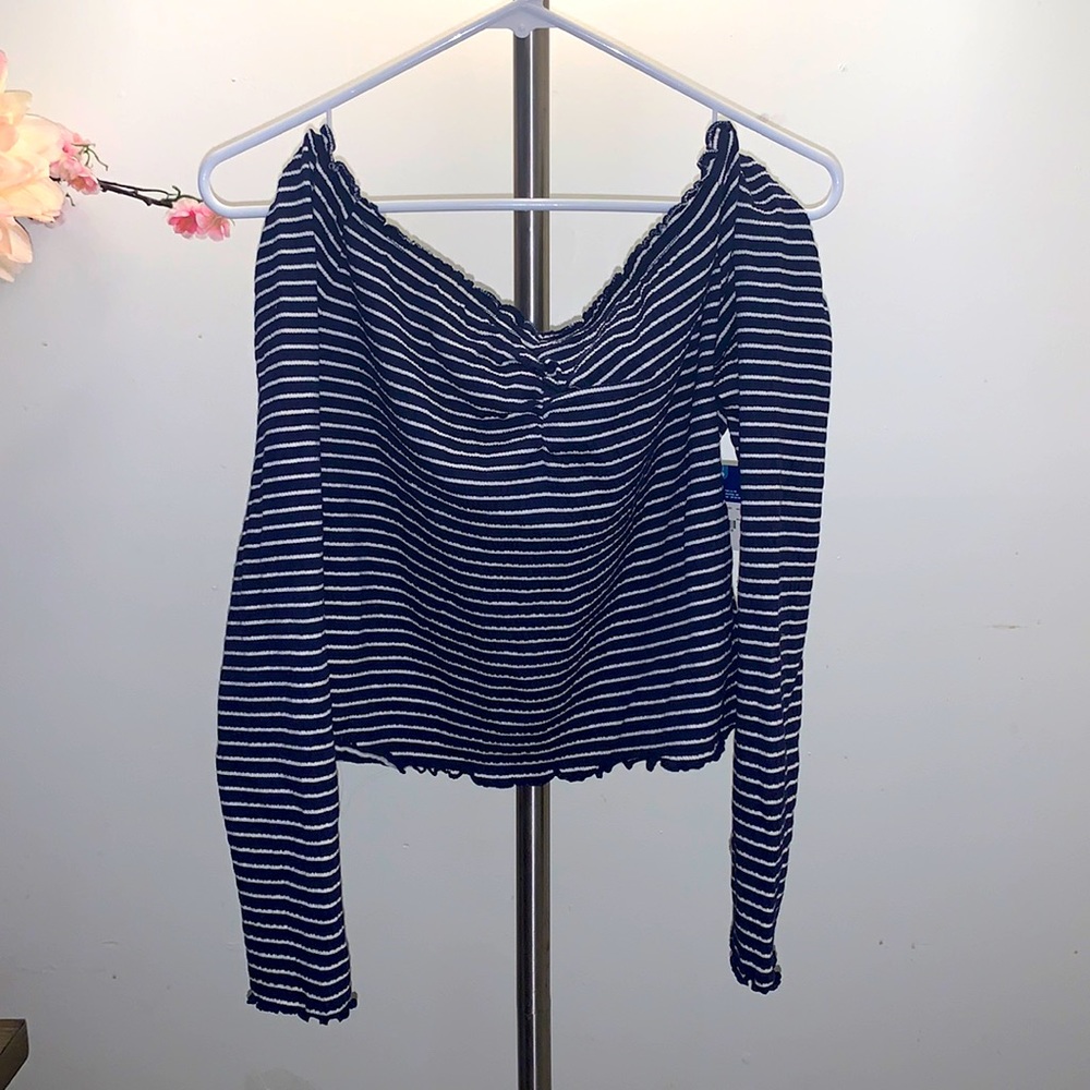 Good condition/ off the shoulder/ crop womens top